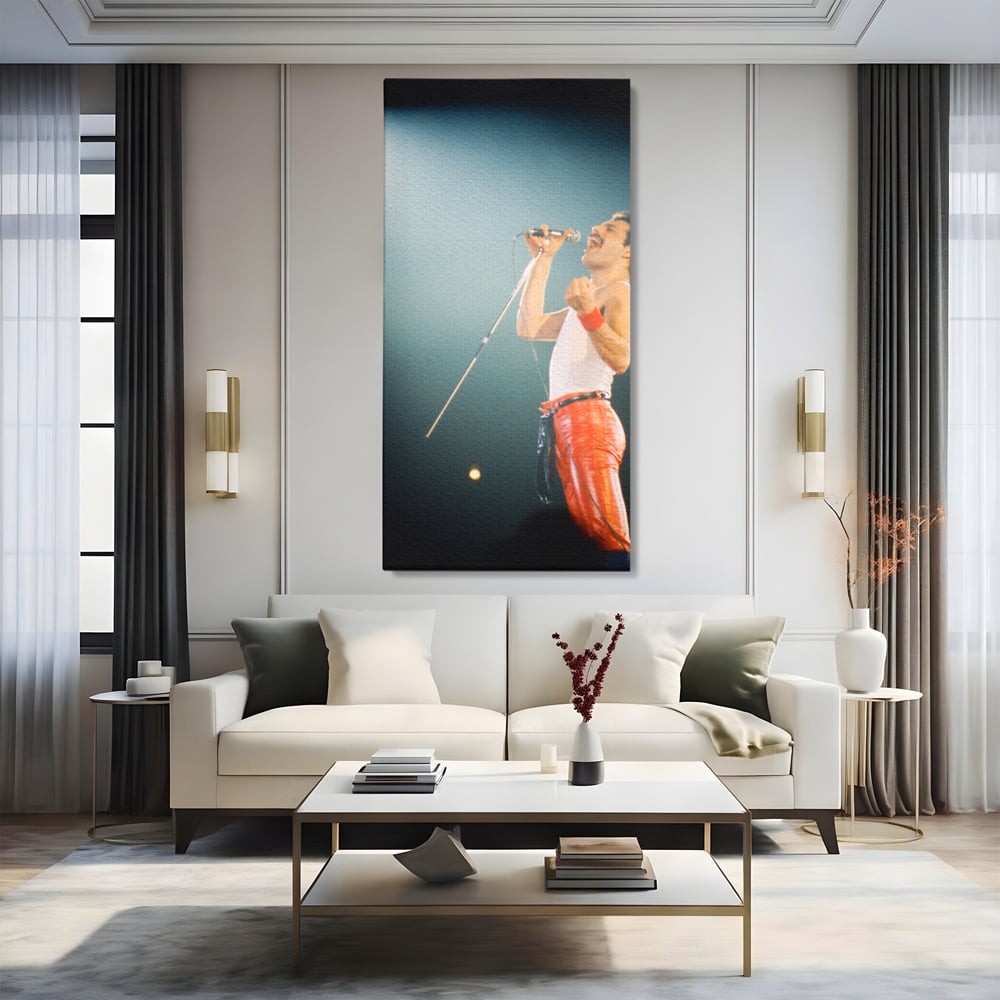 Tablou canvas cu tablou canvas cu freddie mercury, fara rama, pe sasiu de lemn, pe perete intr-un living
